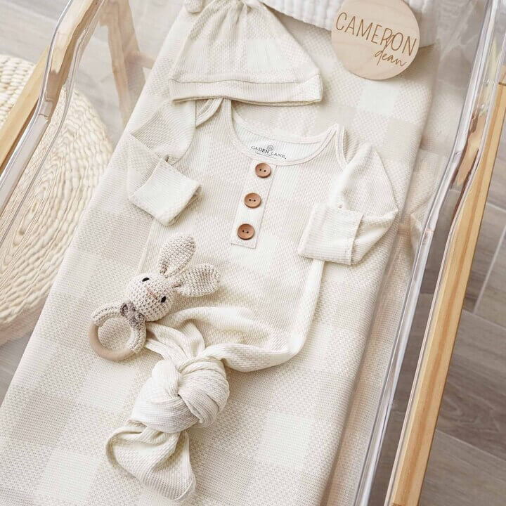 Big Check Bamboo Waffle Newborn Baby Knot Gown & Hat Set | Sand - Image 4