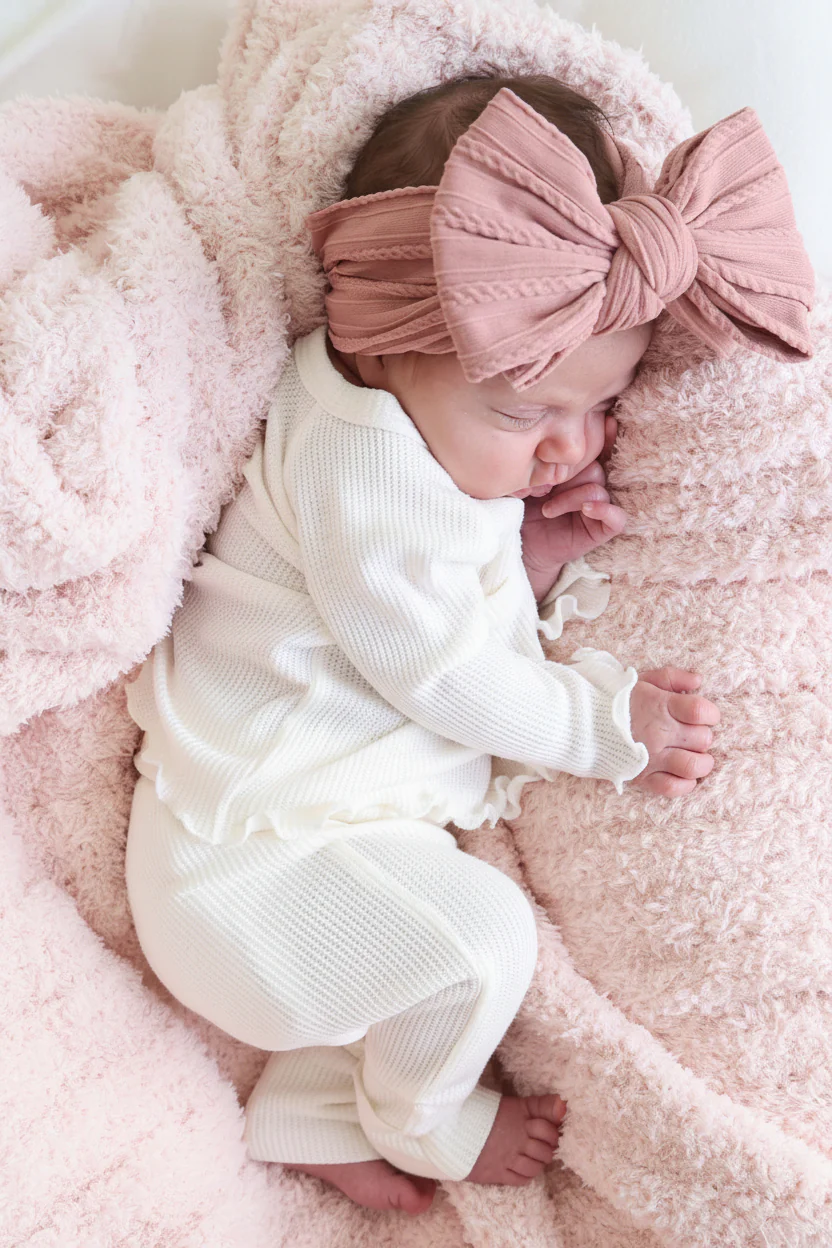 Large Soft Cable Knit Bow - Image 3